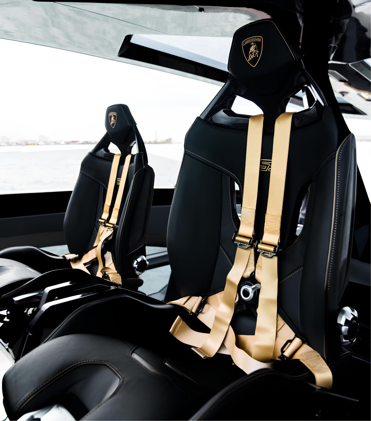 Lamborghini 63ft(20m) 10 Guest Capacity - Flame Travel Dubai