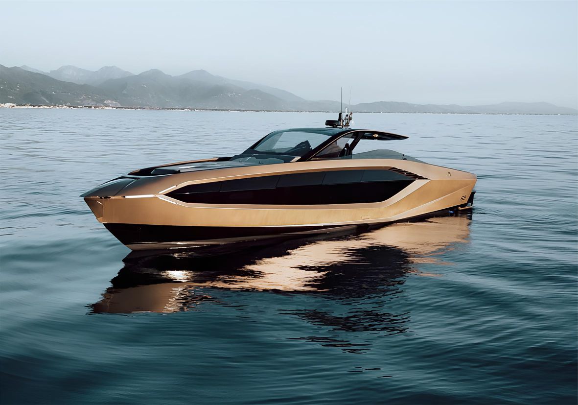 Lamborghini 63ft(20m) 10 Guest Capacity - Flame Travel Dubai