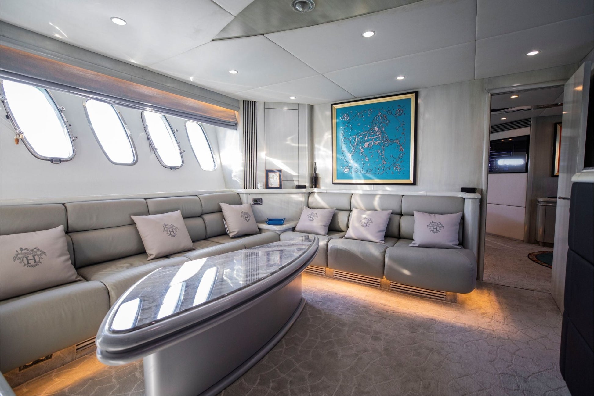 Panther 95ft(29m) 20 Guest Capacity - Flame Travel Dubai